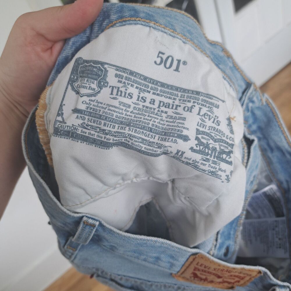 Levi's 501 Jean Shorts Denim Size 29 Womens Distressed Cut Off Light Wash FLAWED - Picture 9 of 10